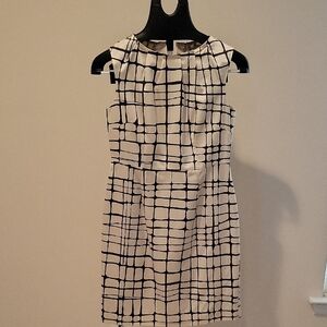 Banana Republic Elegant Black and Cream Grid Pattern Dress W/ Scarf /Shawl